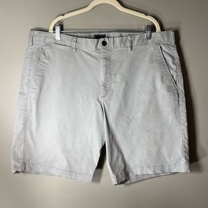 Gap Khakis Lived In Shorts 40 
Light gray, belt loops
Pockets
